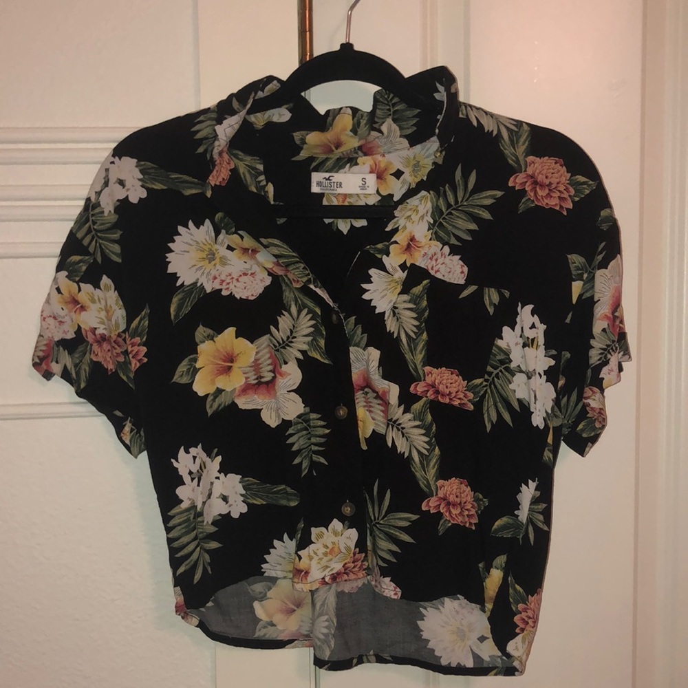 T-shirt from Hollister. Size Small. In great quality.